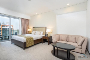 Sophisticated Studio in The Address Residences Dubai Marina by Deluxe Holiday Homes
